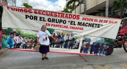 Marchan en San Cristóbal de las Casas para exigir justicia por los 21 desaparecidos en 2021 a manos del grupo armado "El Machete"