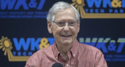 El senador McConnell reaparece en evento público en Kentucky en medio de las dudas generadas por su salud