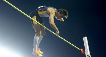 El sueco Armand Duplantis ‘toca el cielo’ y rompe el récord mundial de salto con pértiga