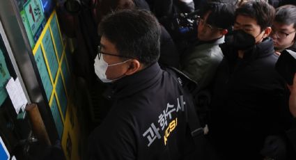 Policía de Corea del Sur registra la casa del hombre que apuñaló en el cuello al líder opositor Lee Jae-myung