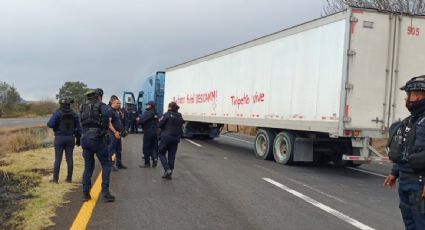 Normalistas protestan en Morelia contra la contratación en el servicio público de maestros egresados de escuelas privadas