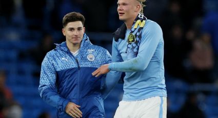 Julián Álvarez marca doblete para el triunfo del Manchester City, que festeja el regreso de Erling Haaland