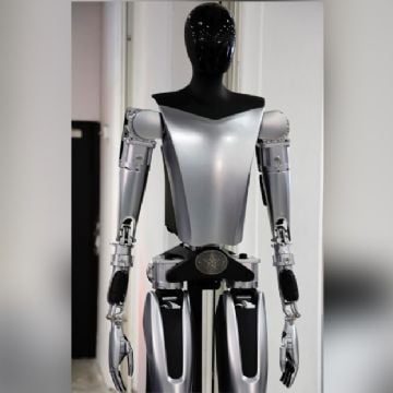 Optimus: el robot humanoide de Tesla con IA fue controlado remotamente, señalan analistas