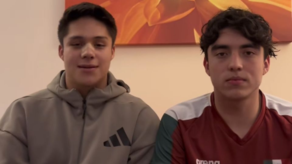 Los clavadistas Osmar Olvera y Alejandro Flores durante un video de Instagram.
