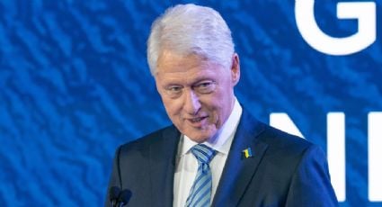 De iglesias a McDonald's, Bill Clinton hace campaña por Kamala Harris