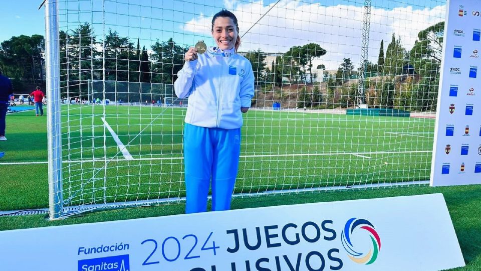 Jessica García, feliz con su medallla.