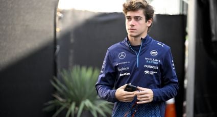 El piloto argentino Franco Colapinto genera polémica tras bromear con periodista de F1 al decirle que “patea para el otro lado”