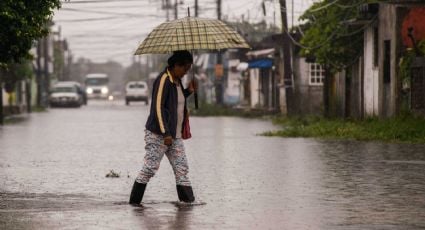 Depresión tropical "Nadine" provocará lluvias de intensas a torrenciales en 12 estados del país; cierran puertos en Quintana Roo