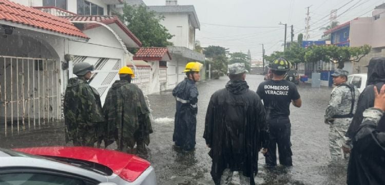 "Nadine" deja tres muertos en Veracruz, suspensión de clases y más de 2 mil viviendas afectadas