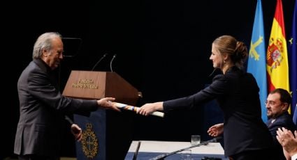 "Siempre hay una grieta por donde entra la luz": Joan Manuel Serrat recibe el Premio Princesa de Asturias