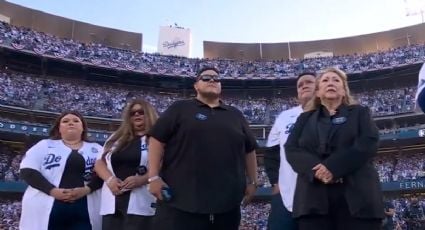 Se rinde un emotivo minuto de silencio a la memoria de Fernando Valenzuela en el inicio de la Serie Mundial; su familia estuvo presente