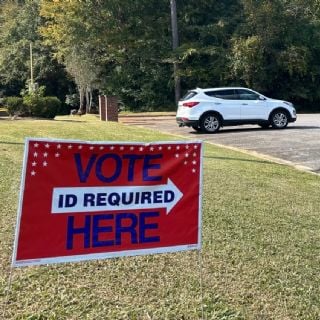 Afroamericanos desencantados con la economía de EU plantean votar por primera vez por Trump