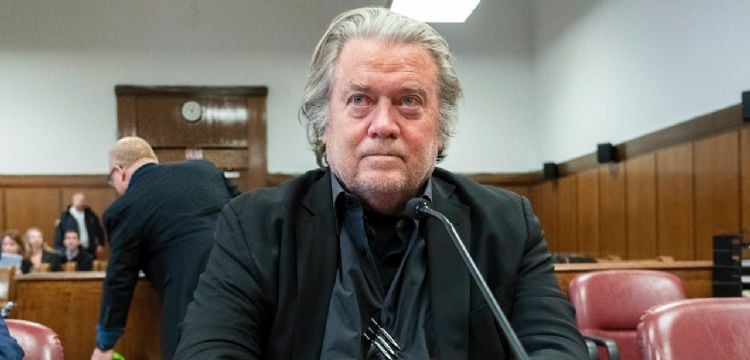 Steve Bannon sale de prisión tras cumplir pena por negarse a informar sobre el asalto al Capitolio