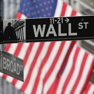 Wall Street abre en rojo frente a las tensiones por Medio Oriente y el informe de empleo en EU