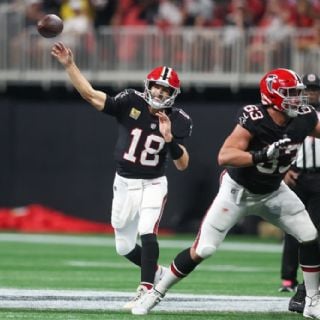 Kirk Cousins comanda una gran remontada de los Falcons para vencer a los Buccaneers en tiempo extra