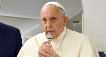 El papa Francisco advierte sobre recortes presupuestarios en medios del Vaticano