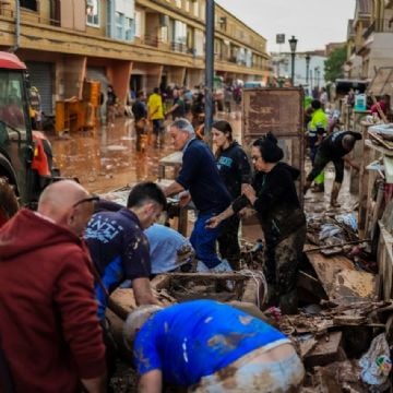 Asciende a 140 la cifra de muertos por las inundaciones en España; continúa el rescate de cuerpos