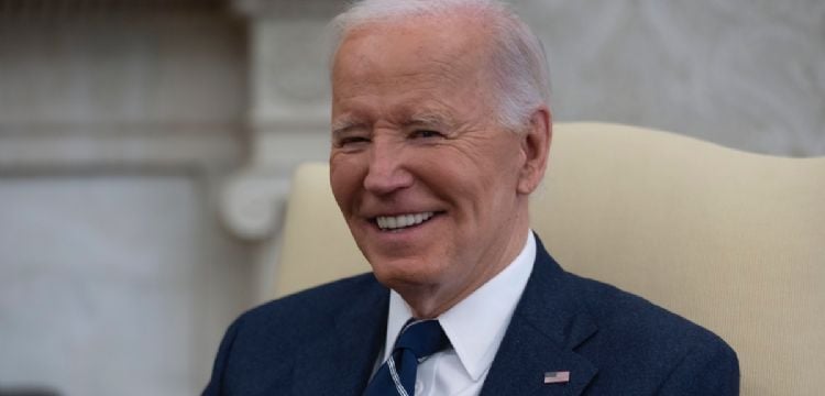 Biden lanza iniciativa para financiar las Instituciones de Servicio a Hispanos