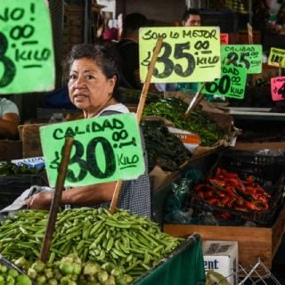 Claudia Sheinbaum busca acuerdo con empresarios para evitar alza a los precios de la canasta básica