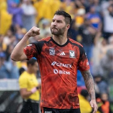 Gignac anota un golazo de tiro libre y los Tigres derrotan con apuros al Puebla