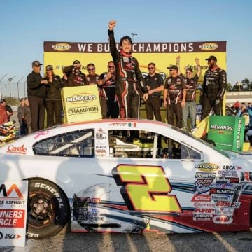 ¡Logro histórico! El piloto mexicano Andrés Pérez de Lara, de 19 años, se corona en ARCA Series