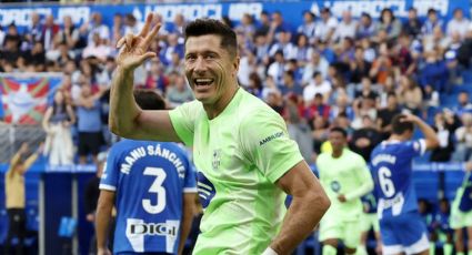 Lewandowski se luce con un triplete y el Barcelona golea al Alavés para reafirmarse como líder en España