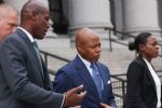 Acorralan al alcalde Eric Adams: dimite sexto alto funcionario de la ciudad de Nueva York