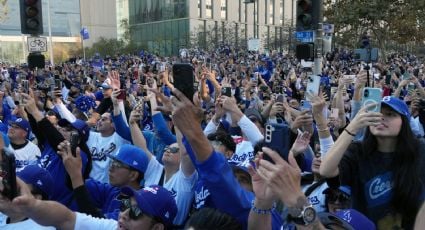 ¡Con dedicatoria al ‘Toro’! Cantan ‘Las Mañanitas’ por cumpleaños de Fernando Valenzuela en desfile de campeones de Dodgers en Los Ángeles