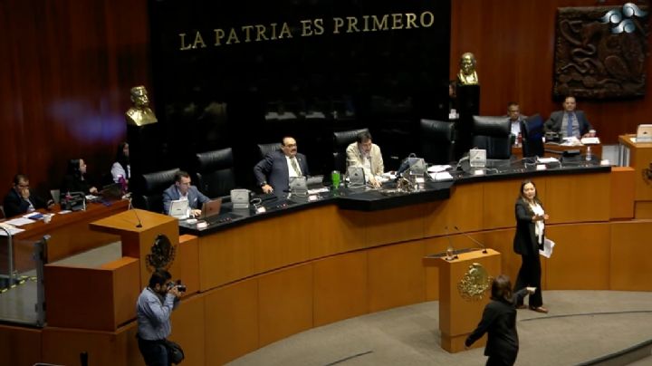 "Traición es mentir, es robar": López Castro tras sumarse a Morena; senadora Lilly Téllez lanza monedas a la expriista