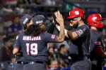 México sigue con vida en el torneo de beisbol Premier 12 tras épico triunfo ante Países Bajos en duelo que terminó con bronca