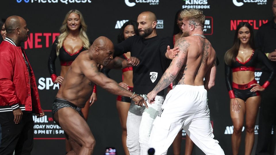 Tyson golpeó a Paul tras el pesaje.