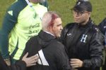 ¡Increíble! La Federación Hondureña acusa a Javier Aguirre de provocar a sus aficionados y pide castigo para el DT que fue agredido con un botellazo