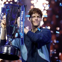 El tenista italiano Jannik Sinner, número uno del mundo, se corona en el ATP Finals y alarga un 2024 de ensueño