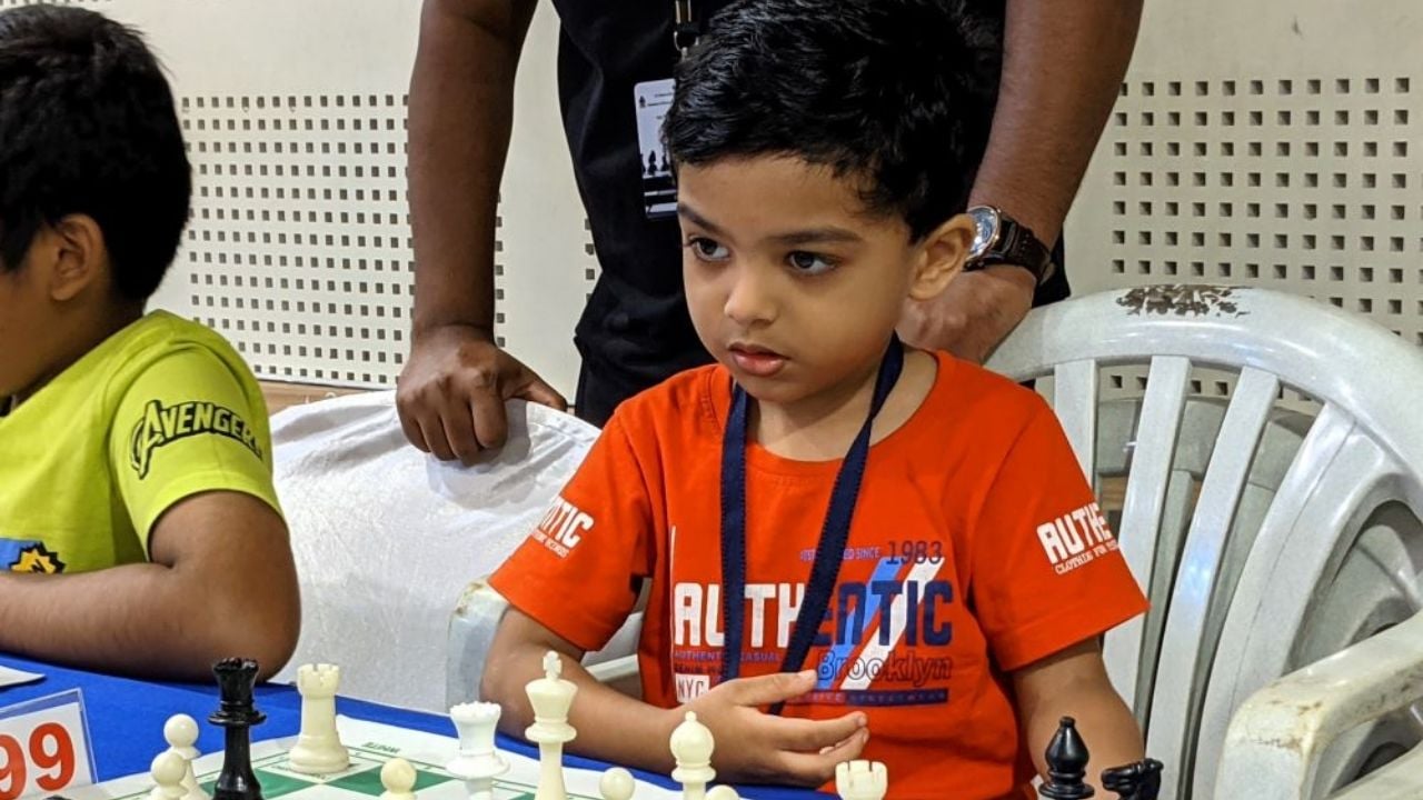 Increíble! Niño de tres años se convierte en el jugador más pequeño en  entrar en el ranking mundial de la Federación Internacional de Ajedrez |  LatinUS