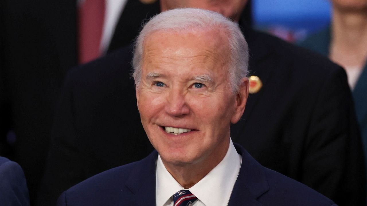 Biden reaparece en EU: es recibido con aplausos durante obra de teatro en Broadway