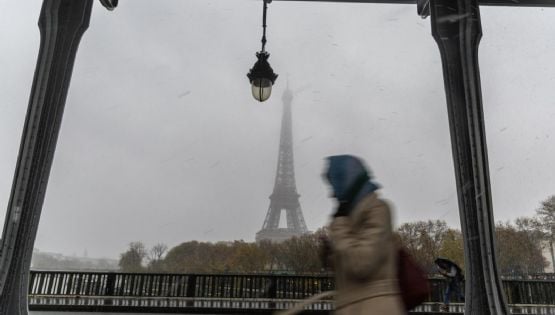 Francia planea que ciudadanos trabajen un día gratis para generar más fondos al Estado