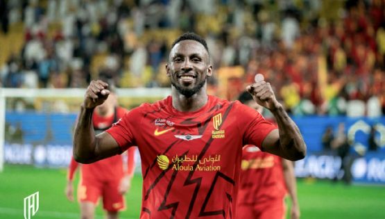 El mexicano Julián Quiñones le gana la partida a Cristiano Ronaldo con gol y asistencia en la victoria de Al Qadsiah sobre Al Nassr