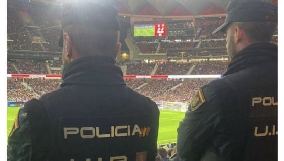 La Policía detiene a tres personas por insultos racistas en el Clásico Real Madrid-Barcelona, pero usa una foto del estadio del Atlético