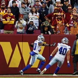 ¡Frenético final! Los Cowboys derrotan a los Commanders en un vibrante toma y daca en los últimos tres minutos