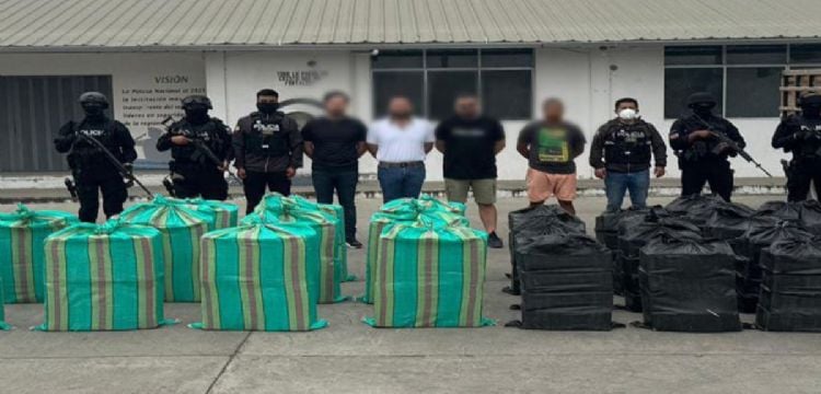 Detienen a dos mexicanos en Ecuador con más de una tonelada de cocaína