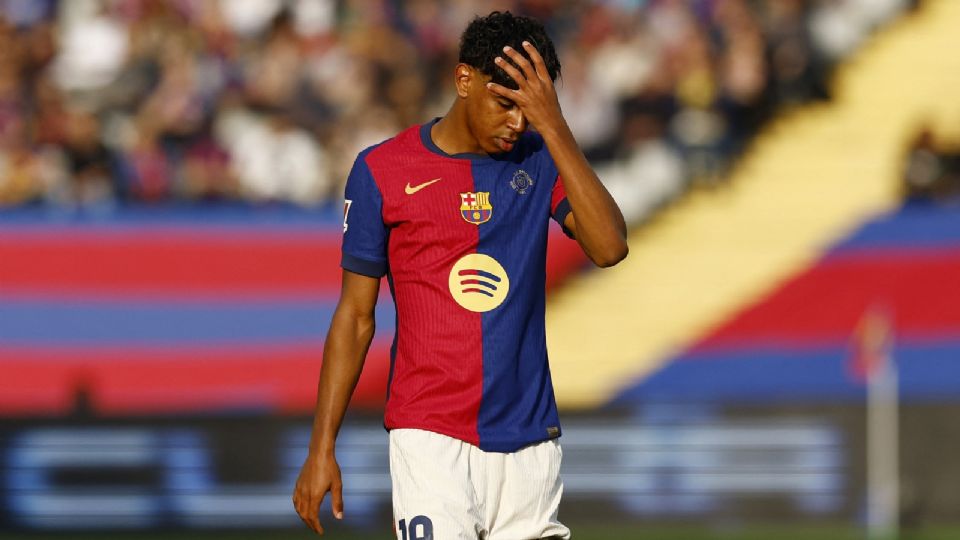Lamine Yamal se lamenta.