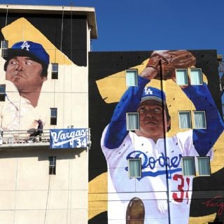 Los Ángeles declara el ‘Día de Fernando Valenzuela’ e inmortaliza al mexicano con un enorme mural