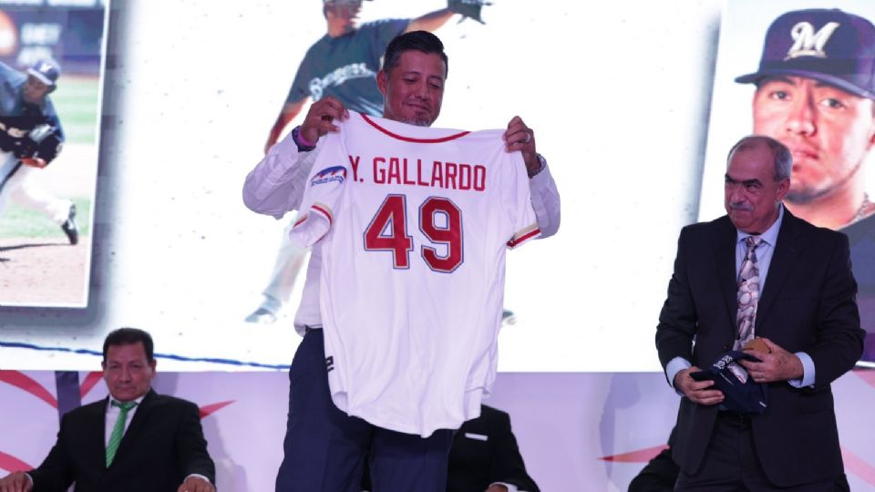 Yovani Gallardo, al recibir su reconocimiento.