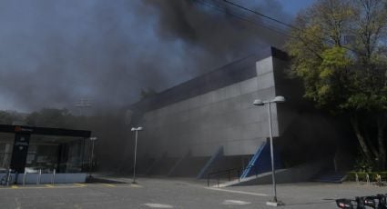 Incendio en el estacionamiento del deportivo de la alcaldía Benito Juárez deja cuatro muertos