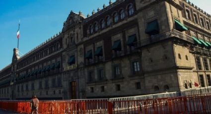 Mujer víctima de desplazamiento y acoso logra llevar su protesta hasta la puerta de Palacio Nacional