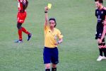 Árbitra que iba a dirigir un partido masculino de futbol en Irán huye por amenazas de accidentes o ataques con ácido