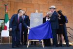 "Se necesita mucho más trabajo en seguridad”, dice Ken Salazar durante develación de placa de la nueva embajada