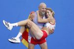 Atleta demanda al Comité Paralímpico Internacional para recuperar la medalla que le quitaron por ayudar a su guía en maratón de París