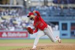 El pitcher mexicano Patrick Sandoval firma por dos temporadas con Medias Rojas de Boston