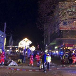 Atropellan a visitantes de mercado navideño en Alemania; reportan un muerto y varios heridos